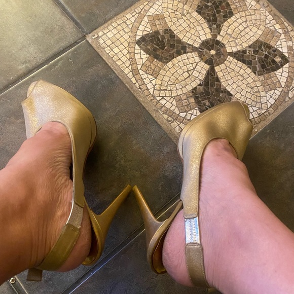 Gold shoe - Picture 5 of 10